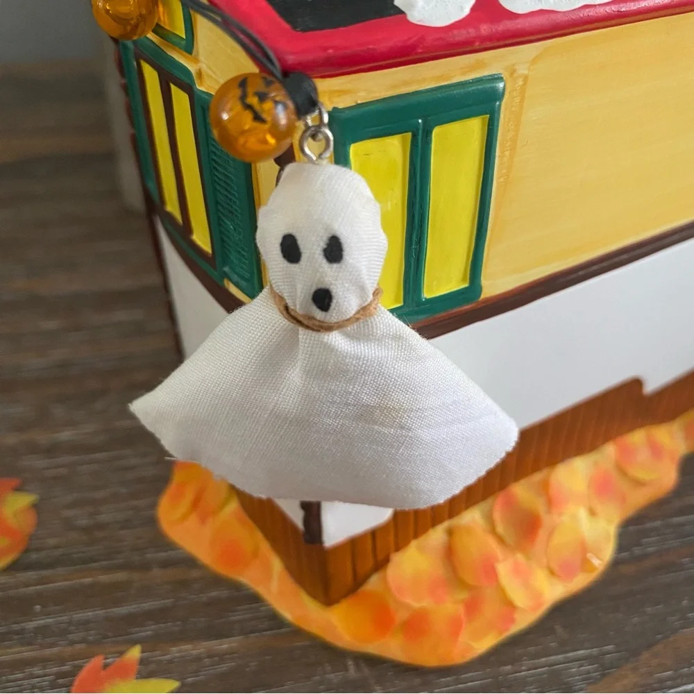 Dept‎ 56 Halloween ‘Costumes for Sale’ Retired Snow Village Lights Work w/Box